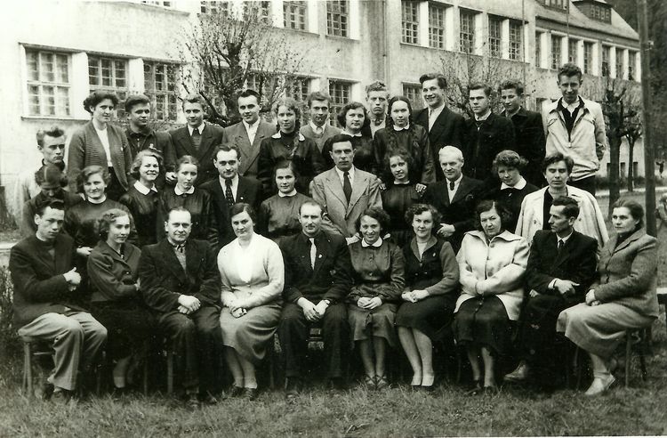 1957