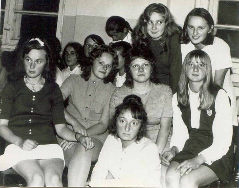 4a 1975