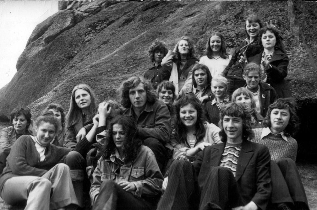 4d 1975
