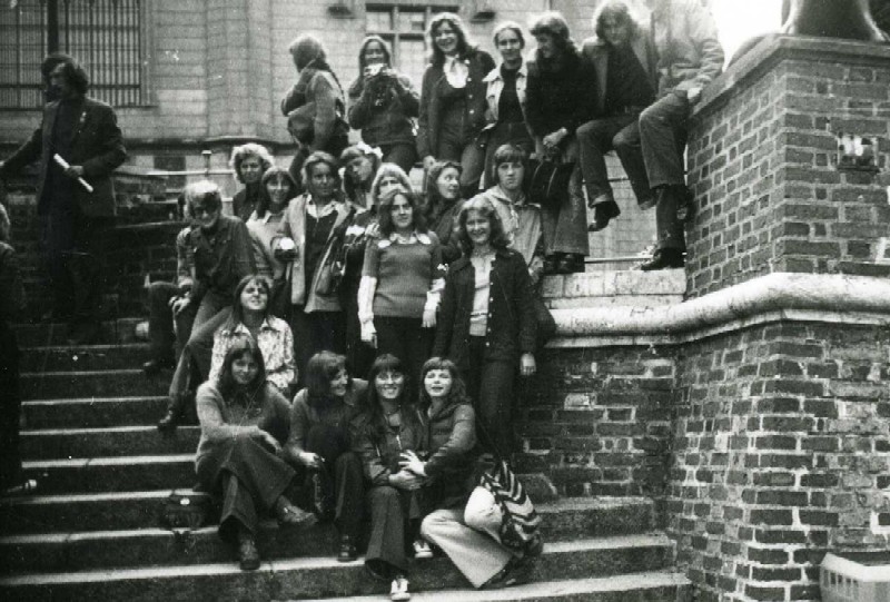 4d 1976