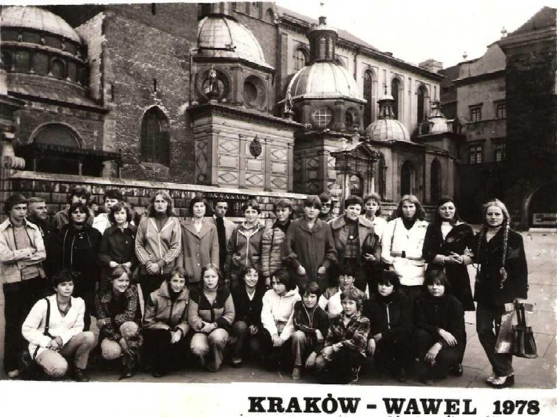 4b 1979