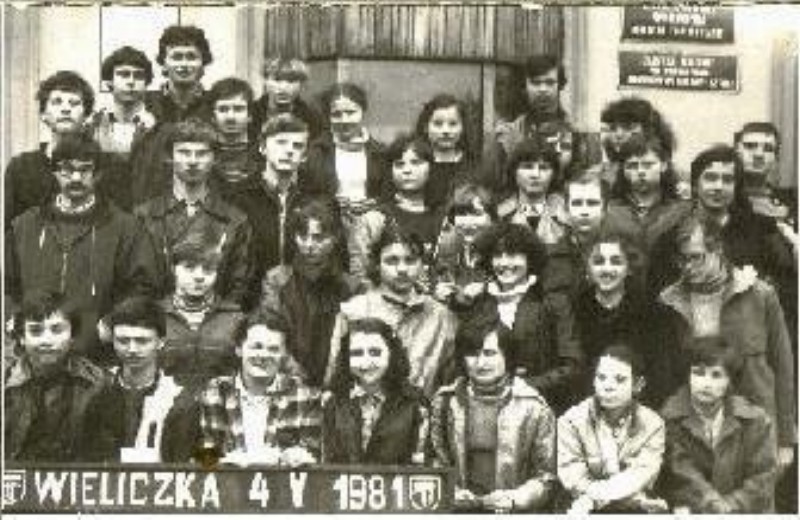 1982 r. 4b