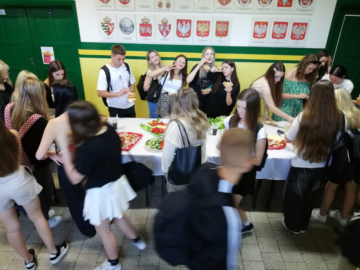 wsp&oacute;lne śniadanie